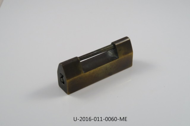 Bai-shaped keyhole lock