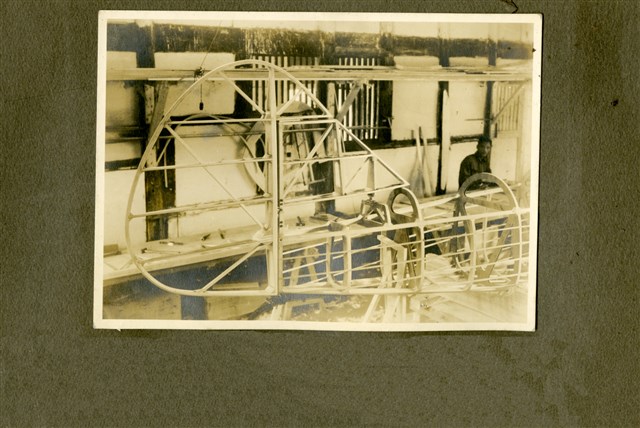 Photo of assembly empennage at Wong Tsoo's album 