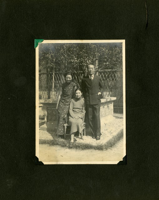 Photo of "Mr. and Mrs. Wong with friend at Chengdu" at Wong Tsoo's album 
