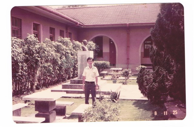 國立成功大學－－土木系館大禹胸像之合照藏品圖，第1張