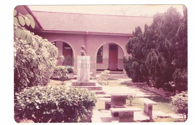 臺灣省立成功大學－－土木系館大禹胸像藏品圖，第1張