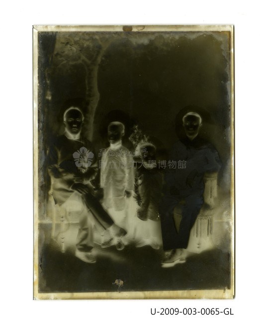 Dry Gelatin Plates－Zeng Qin Xi family's portrait  Collection Image, Figure 1, Total 2 Figures