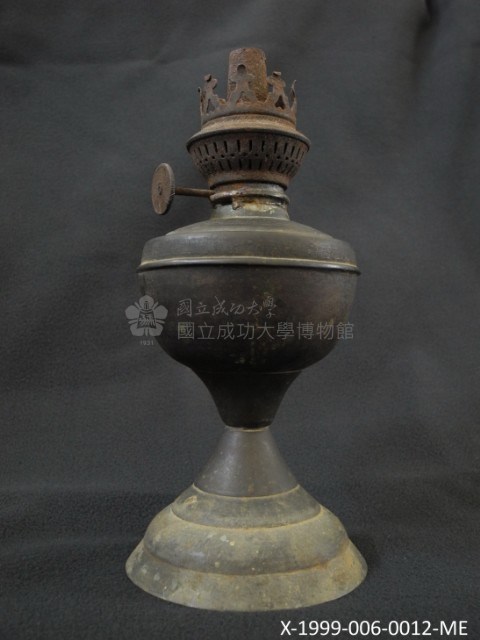 銅製煤油燈藏品圖，第1張