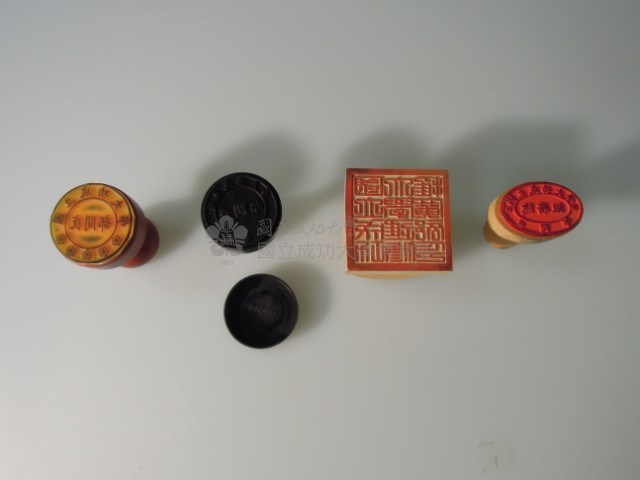 成功大學夜間部單位章藏品圖，第1張