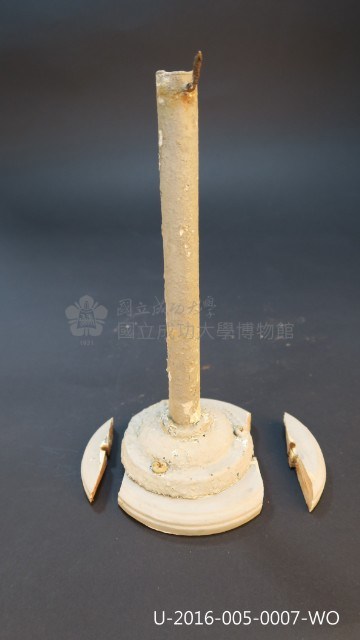 舊總圖書館檜木燈具藏品圖，第1張