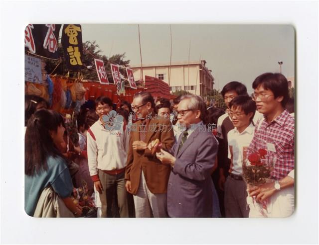 〈校慶園遊會〉照片藏品圖，第1張