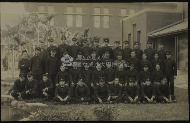 昭和11年-學生與師長合影藏品圖，第1張