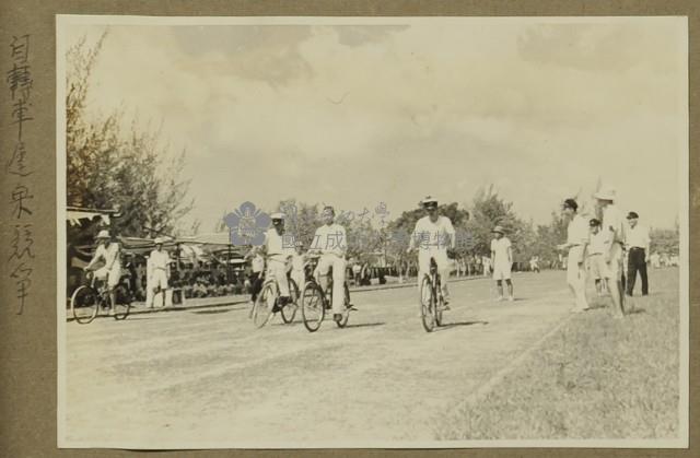 昭和15年-創立十周年紀念運動會-腳踏車慢騎競賽藏品圖，第1張