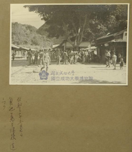 昭和12年-日月潭附近學生野外演習-於魚池啟程返校藏品圖，第1張