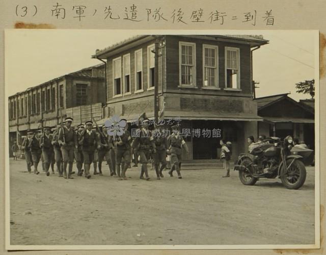 昭和13年-臺南州內學校於嘉義附近聯合演習-第一日-南軍的先遣隊到達後壁街藏品圖，第1張