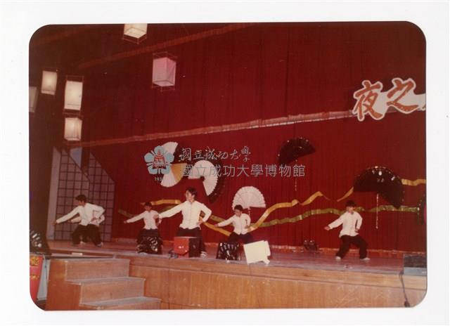 〈迎新晚會〉照片藏品圖，第1張