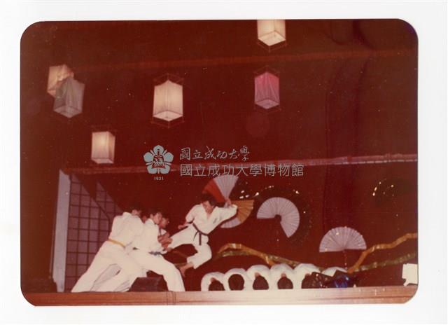 〈迎新晚會〉照片藏品圖，第1張