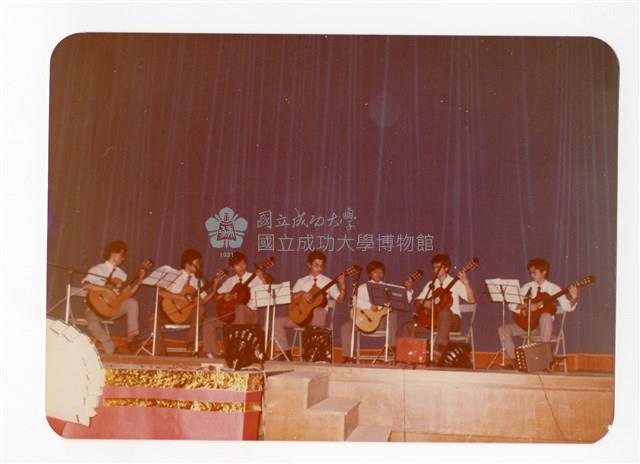 〈迎新晚會〉照片藏品圖，第1張