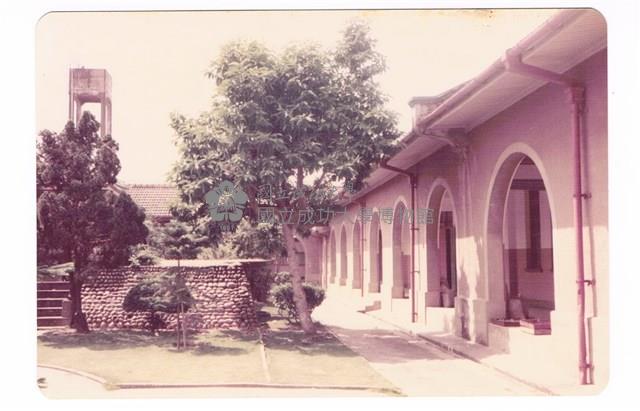 成功大學土木系館中庭藏品圖，第1張