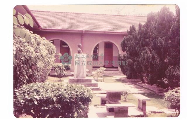 成功大學土木系館前庭大禹胸像藏品圖，第1張