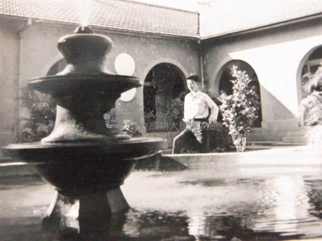 成大附工與成功堂間的噴水池藏品圖，第1張