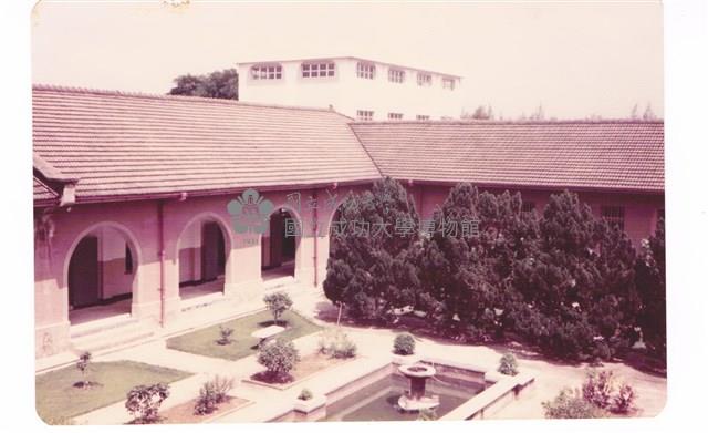 成功大學土木系館前庭藏品圖，第1張