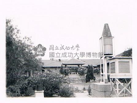 成功大學土木系館後庭藏品圖，第1張