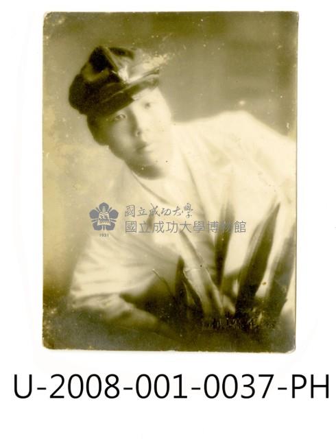 臺南州立臺南專修工業學校學生「劉汝南」獨照藏品圖，第1張