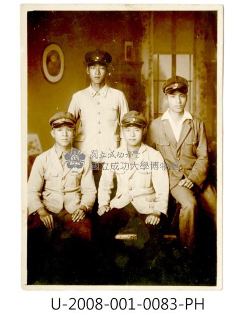 徐琳安與臺南州立臺南專修工業學校同學合照藏品圖，第1張