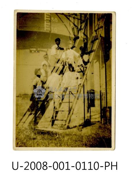 Students at Tainan Prefecture Tainan Industrial Secondary School Collection Image, Figure 1, Total 2 Figures