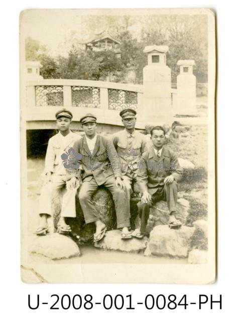 Xu Lin An with his classmate at Tainan Prefecture Tainan Industrial Secondary School Collection Image, Figure 1, Total 2 Figures