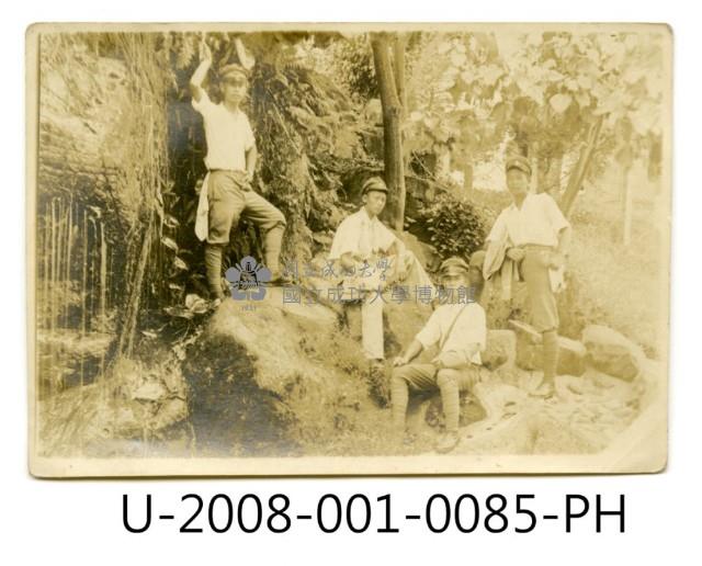 Xu Lin An with his classmate at Tainan Prefecture Tainan Industrial Secondary School Collection Image