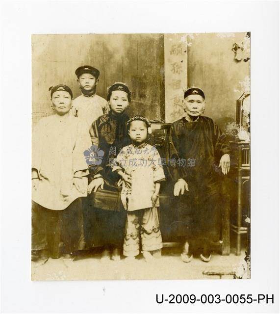 Zeng Qin Xi family's portrait Collection Image, Figure 1, Total 2 Figures