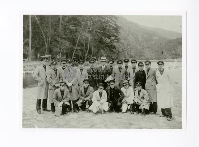 臺南高等工業學校學生於日本參觀旅行合影藏品圖，第1張