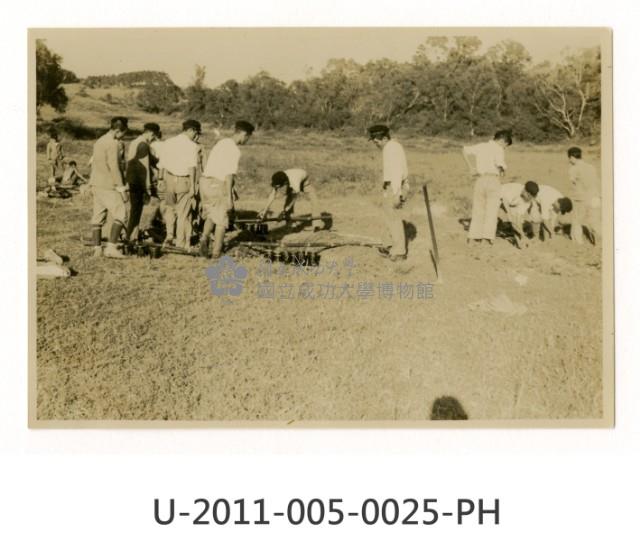 《台南高工開校十周年記念祭寫真帖》學生飯盒炊事藏品圖，第1張