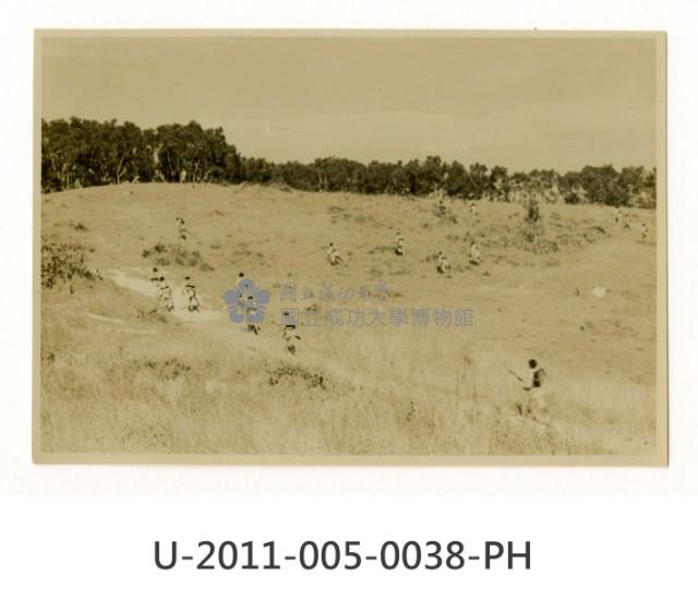 《台南高工開校十周年記念祭寫真帖》學生軍事演習照藏品圖，第1張