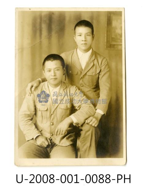 Xu Lin An with his classmate at Tainan Prefecture Tainan Industrial Secondary School Collection Image
