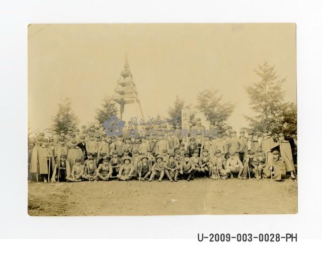 臺南州立臺南專修工業學校師生於阿里山祝山合影藏品圖，第1張