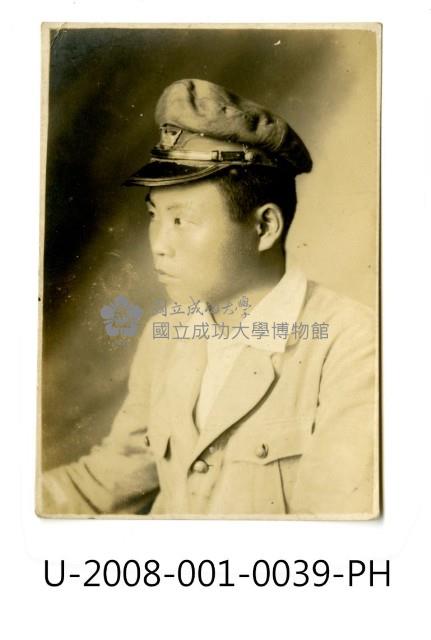 臺南州立臺南專修工業學校學生獨照藏品圖，第1張