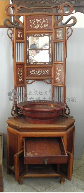 掛巾面盆架藏品圖，第1張