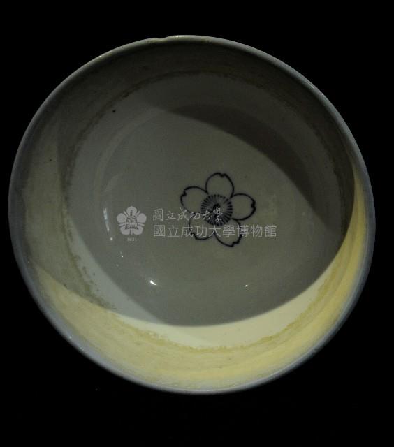 印花梅花紋藍邊白瓷大碗藏品圖，第1張