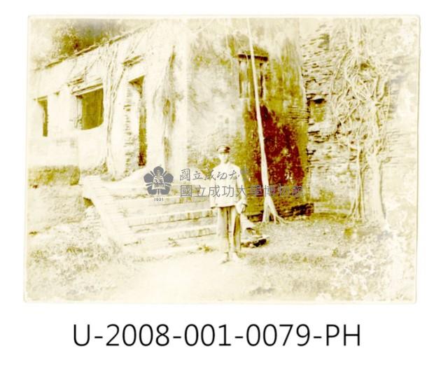 臺南州立臺南專修工業學校學生「徐琳安」獨照藏品圖，第1張