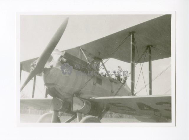 滑翔機社員與滑翔機合影藏品圖，第1張