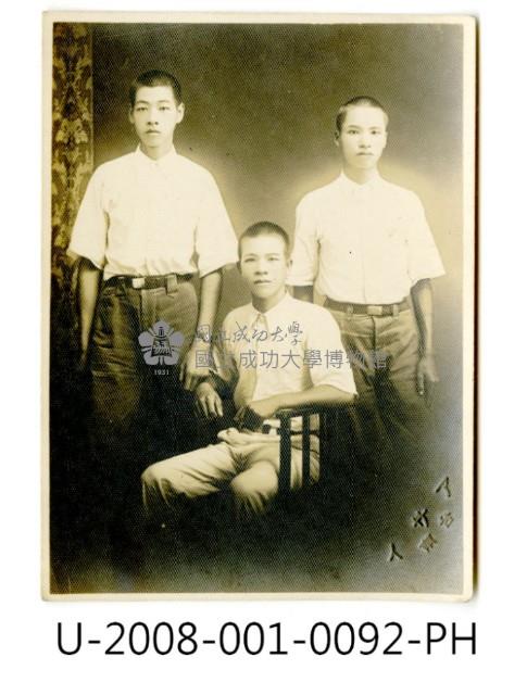 Xu Lin An with his classmate at Tainan Prefecture Tainan Industrial Secondary School Collection Image