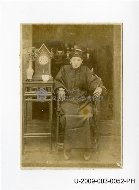 Zeng Qin Xi family's portrait Collection Image, Figure 1, Total 2 Figures