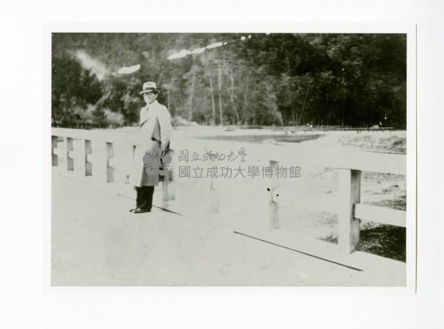 臺南高等工業學校學生獨照藏品圖，第1張