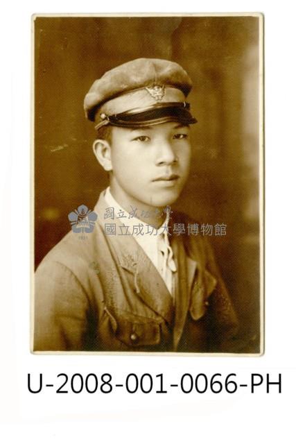 臺南州立臺南專修工業學校學生「徐琳安」獨照藏品圖，第1張