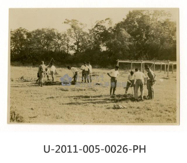 《台南高工開校十周年記念祭寫真帖》學生飯盒炊事藏品圖，第1張
