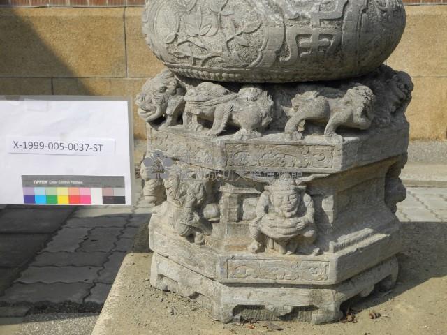 八角形柱礎藏品圖，第1張
