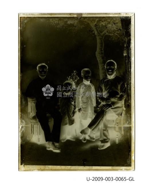 曾欽錫家族成員合照「玻璃乾版底片」藏品圖，第2張