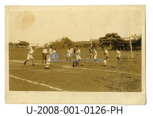 Students at Tainan Prefecture Tainan Industrial Secondary School played football on the field Collection Image, Figure 2, Total 2 Figures