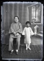 婦人與小女孩合照藏品圖，第1張