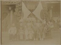 深坑黃祖濤寫真帖-圖像14〈景尾公學校速成科畢業生和家長留影〉藏品圖，第1張