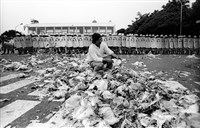《街頭人民》系列：〈1987-1996臺灣民主化運動影像報告12〉藏品圖，第1張