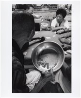 《行過幽谷》系列：〈手指因潰爛割除，但仍然捧著塑膠盆，在牌桌上廝殺到底〉藏品圖，第1張